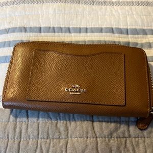 Brown leather Coach wallet. Excellent Condition - no flaws